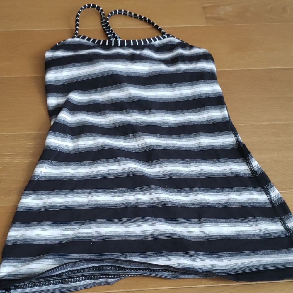 Lululemon top size 4